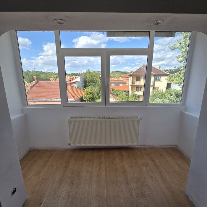 Ocazie! Apartament Spațios 3 Camere, 2 Băi, 3 Balcoane - Etaj 2, Zona Velenţa, Strada Şcoalelor, Oradea