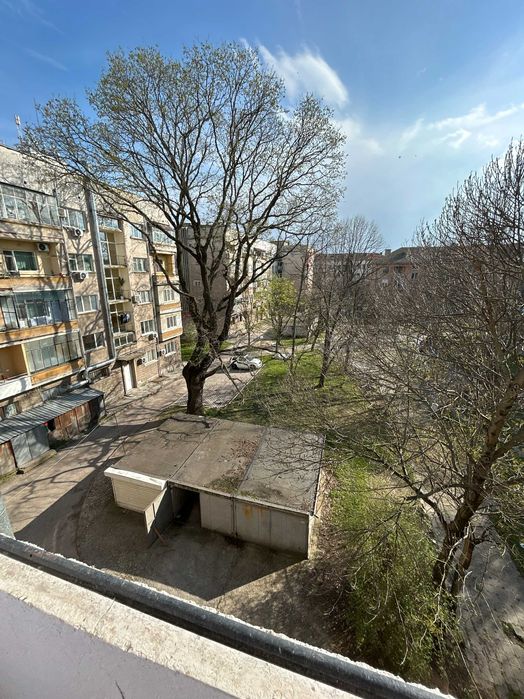 Продава/Дава под наем четиристаен апартамент зад Съвета в град Димитровград