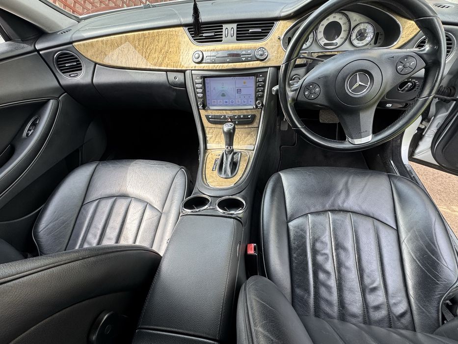 Vând Mercedes CLS