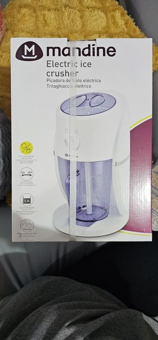 Aparat electric de maruntit gheata/ zdrobitor de gheata