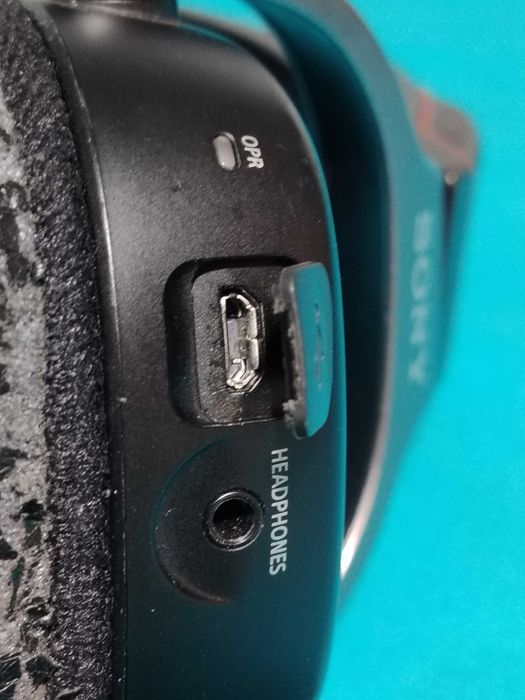SONY Walkman NWZ-WH303 , căști cu MP3, 4 GB.