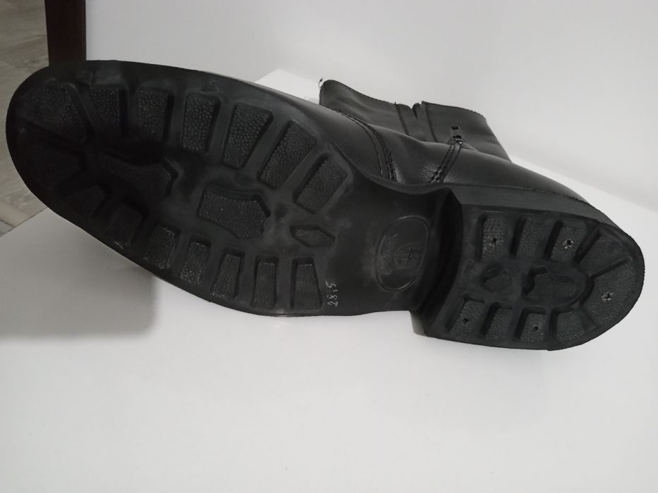 Vând cizme (militare) de piele,barbatesti,noi,Nr 45 preț 200 lei