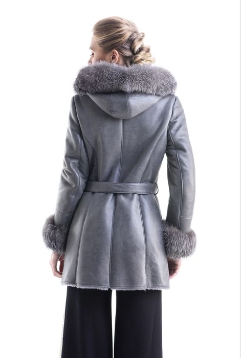 Cojoc Vesa cu gluga, blana naturala de miel si vulpe  polara