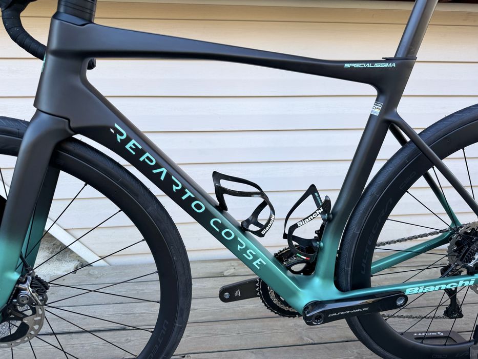 Карбонов шосеен велосипед Bianchi Specialissima RC 2024