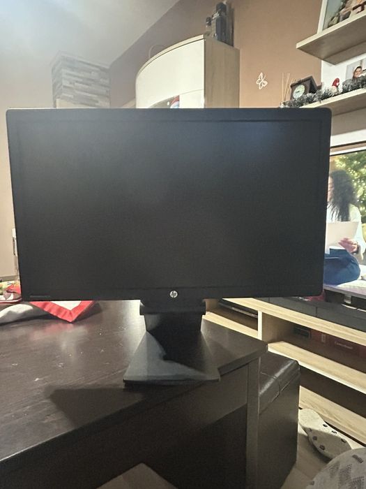 Настолен компютър HP плюс монитор