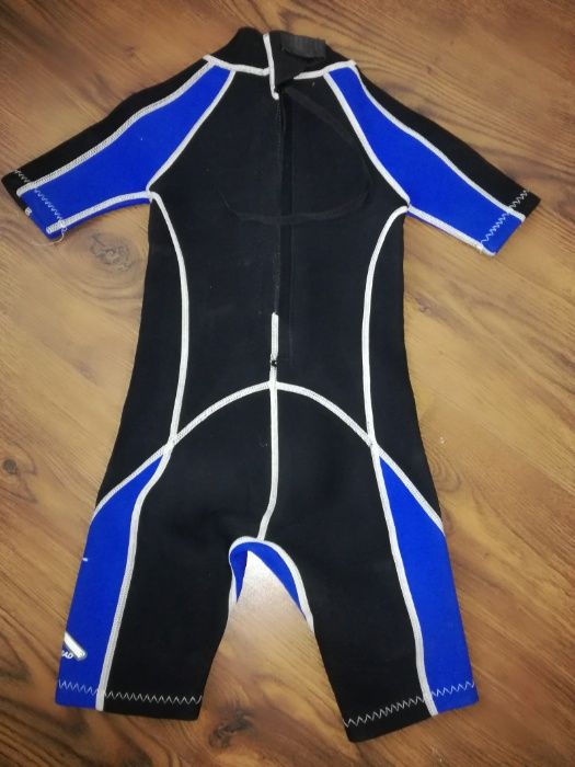 Детски спортни дрехи.