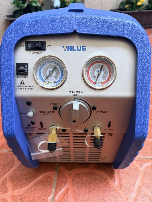 stație profesională de recuperare agent frigorific VALUE VRR12L, 220–240 V, putere 3/4 HP.