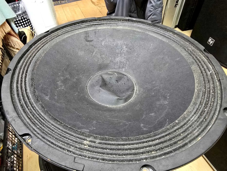 Difuzoare behringer eurolive