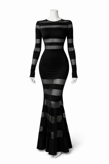 Дълга рокля с прозрачни елементи