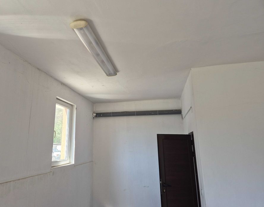 ПОД НАЕМ - три свързани производствено-складови помещения в с. Церово