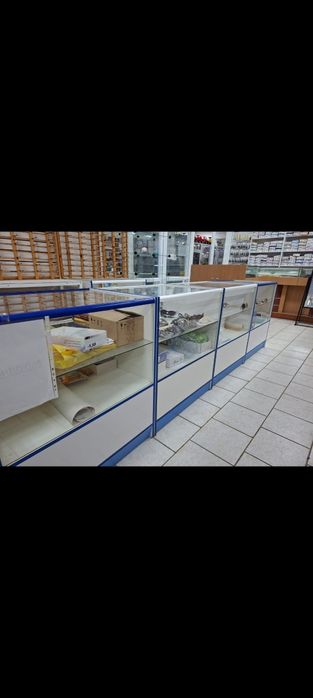 Витрина стеклянная