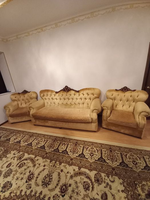 Продам диван с  двумя кресламм