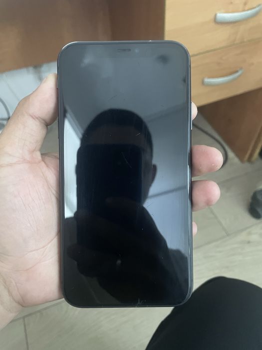 Продам айфон 11 на 64 гб