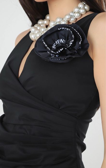 Черна рокля pause