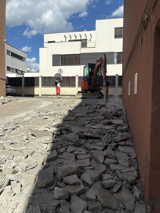 Lucrari miniexcavator picon demolarii case