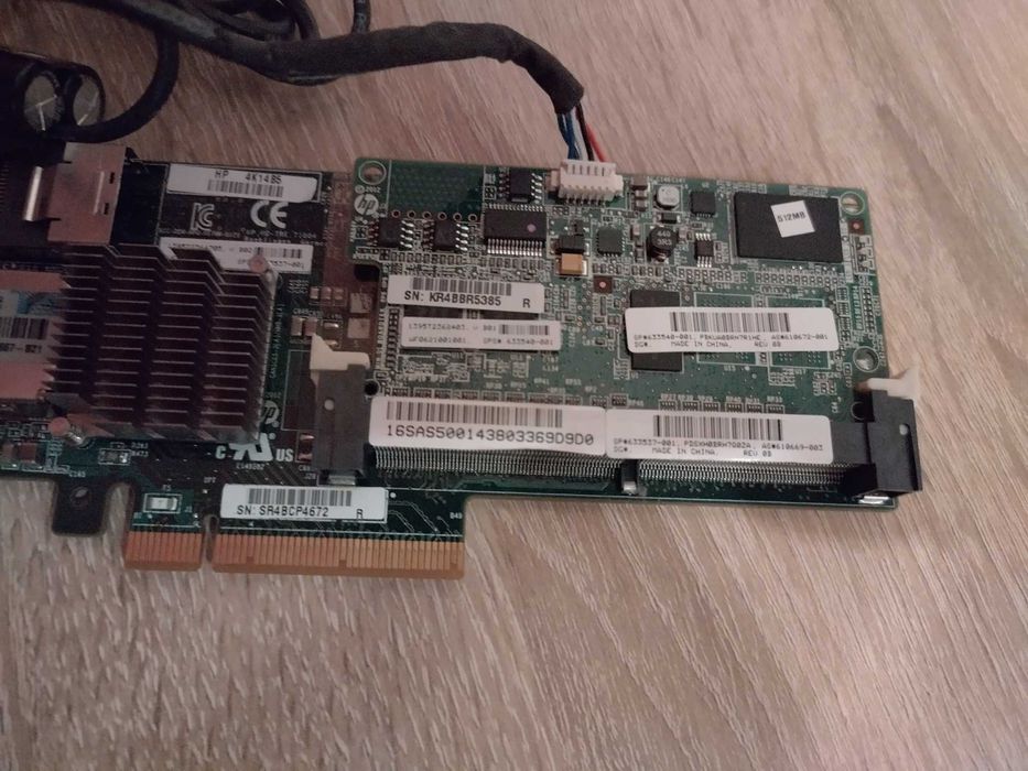 Продавам оригинален HP 633537-001 Smart Array P222 RAID контролер