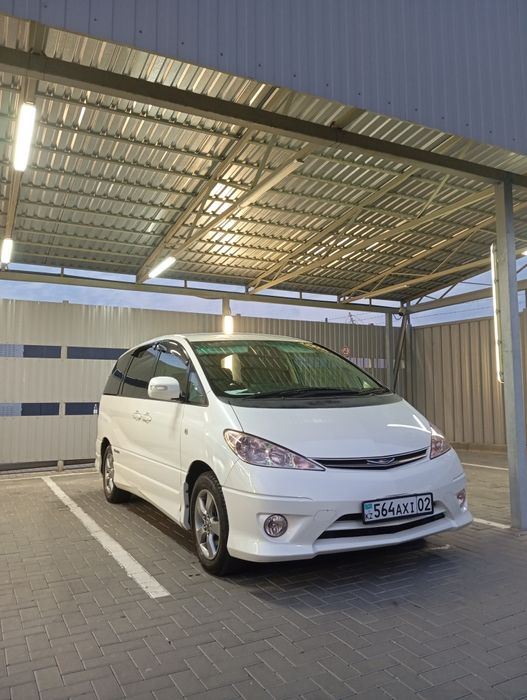 Toyota Estima 2005 год