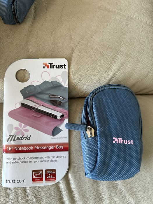 Розова чанта за лаптоп 15.6