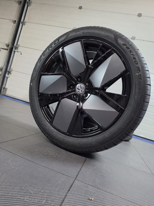 Оригинални VW TOUAREG R-LINE 21” LEEDS + PIRELLI P ZERO