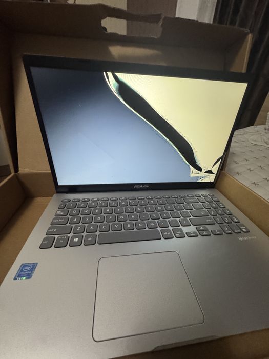 ASUS X509M – 4GB RAM / 256GB SSD – Работи, но със счупен дисплей,
