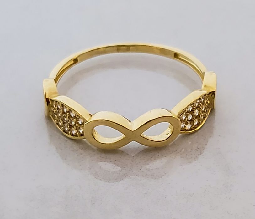 Inel din aur 14K model Infinit cu pietre semiprețioase albe