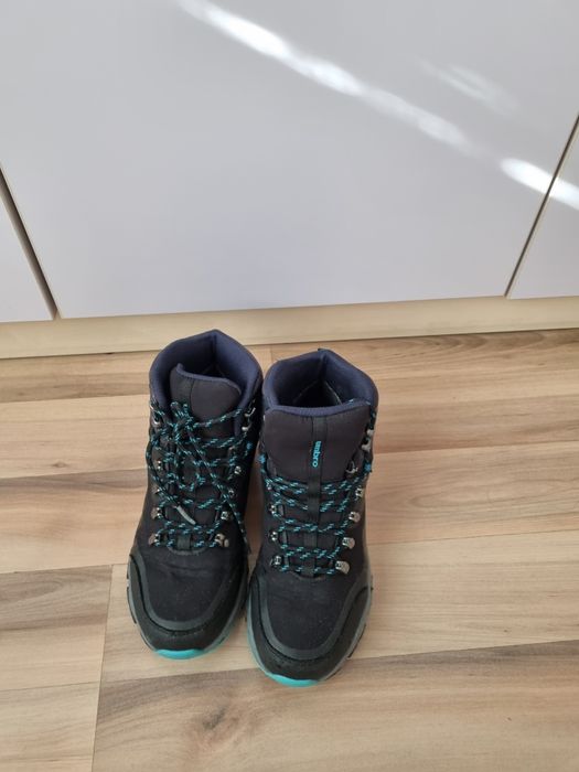 Детски боти Umbro 39 номер. Без забележки.