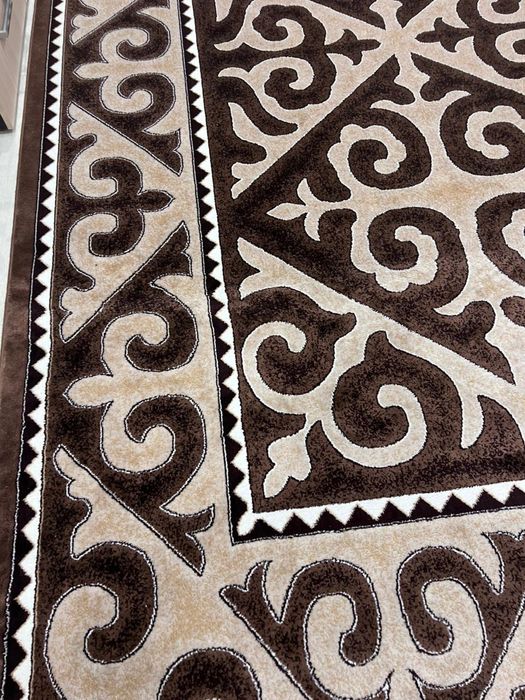 Ковер новый с орнаментом