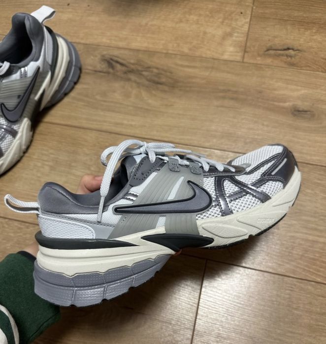 Кроссовки Nike W V2K RUN серебристый
