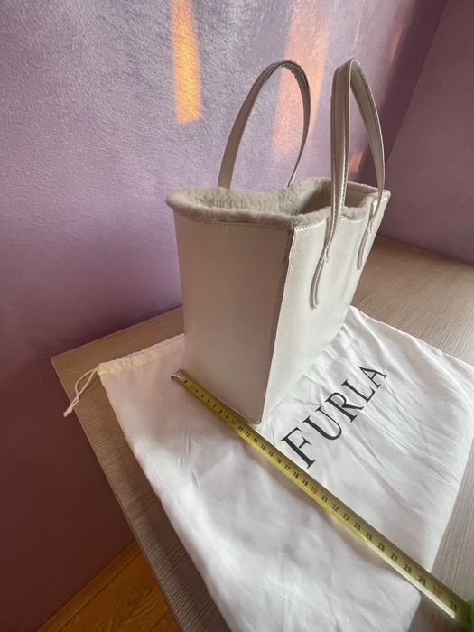 Furla-среден към голям размер