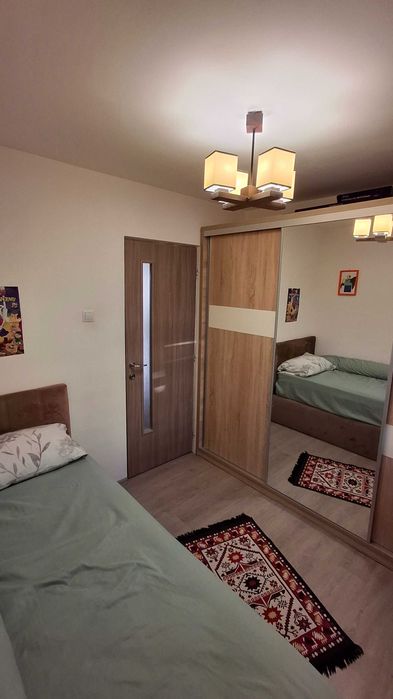 Direct proprietar, vand apartament de 4 camere, decomandat, in zona Sud, etaj 3/4, suprafata utila 66 mp + 3 mp balcon inchis