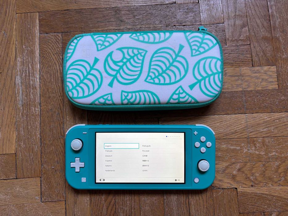 Nintendo Switch Lite + Carry Case