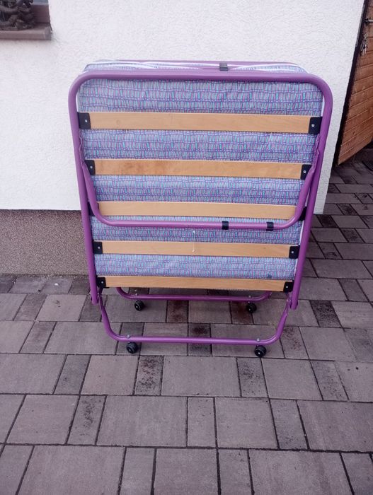 Pat pliant  cadrul metalic saltea din spuma 10 cm