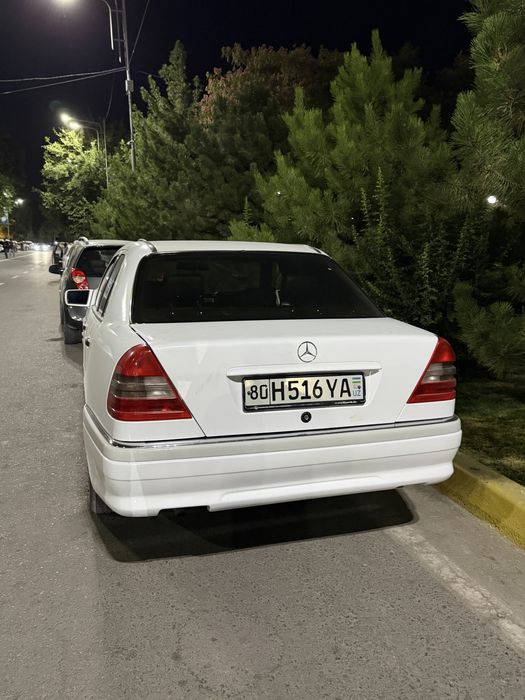 Srochno! Mercedes Benz W202 C320