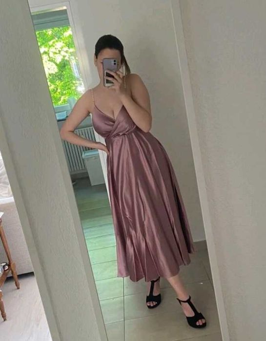 Rochie roz        .