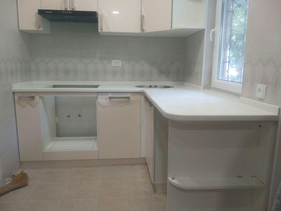 Столешницы под заказ из искусственного и кварцевого камня