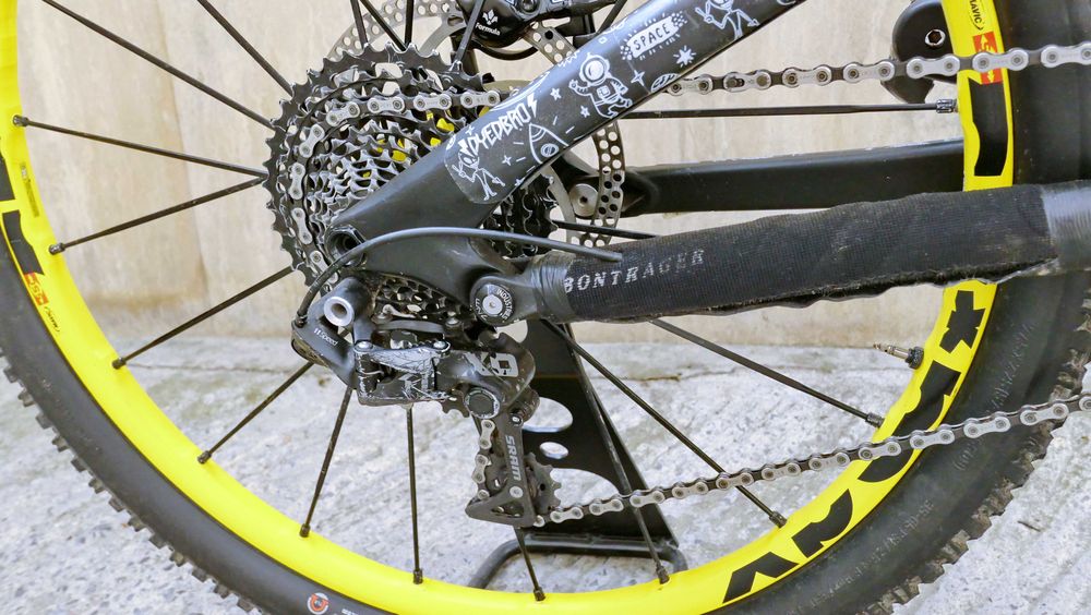 YT Capra CF Pro Race, 27.5 М, BOS Deville 170 ход, 1x 11 SRAM XO1