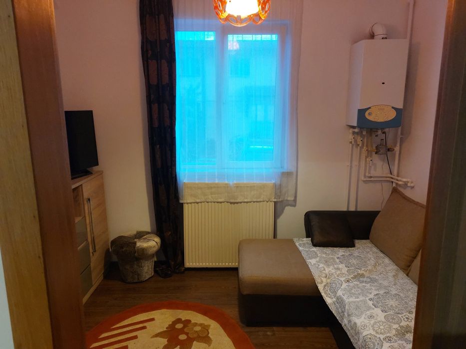 Închiriez garsoniera