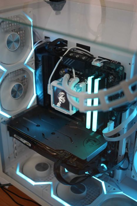 Montaj uchun kuchli kompyuter sotiladi srochno