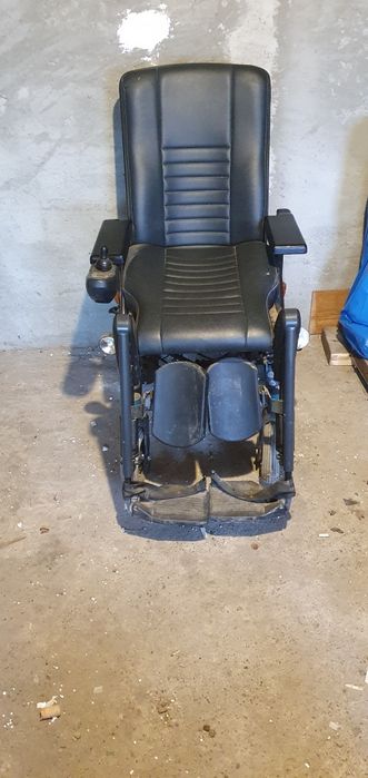 Scaun rulant electric ca nou, folosit o singură dată. Schimb cu oi