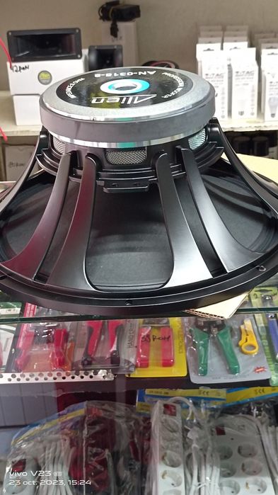 Vând difuzoare de 15inch 38cm cadru aluminiu