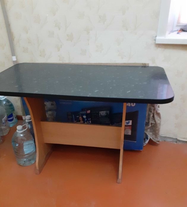 Продам стол  низкий б.у.  дёшево