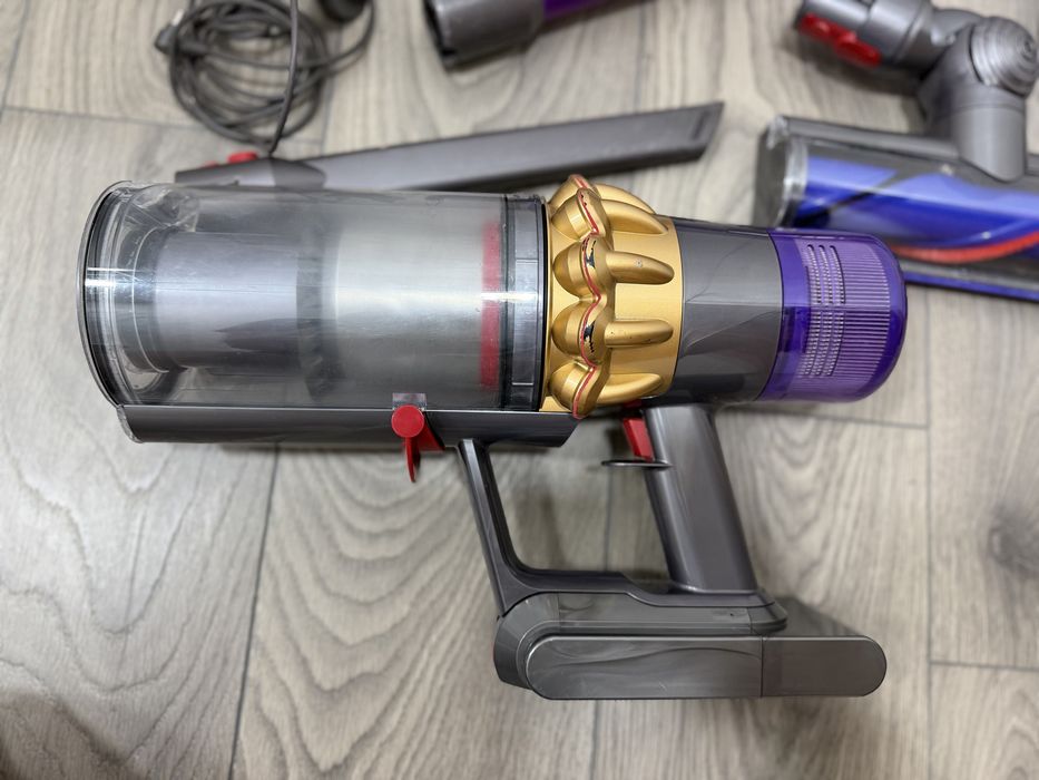 Прахосмукачка Dyson v15