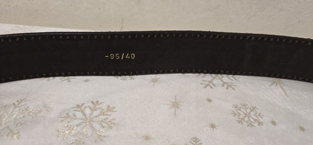 Винтидж кожен колан Levi's 501.Коланът е изработен от кафява кожа