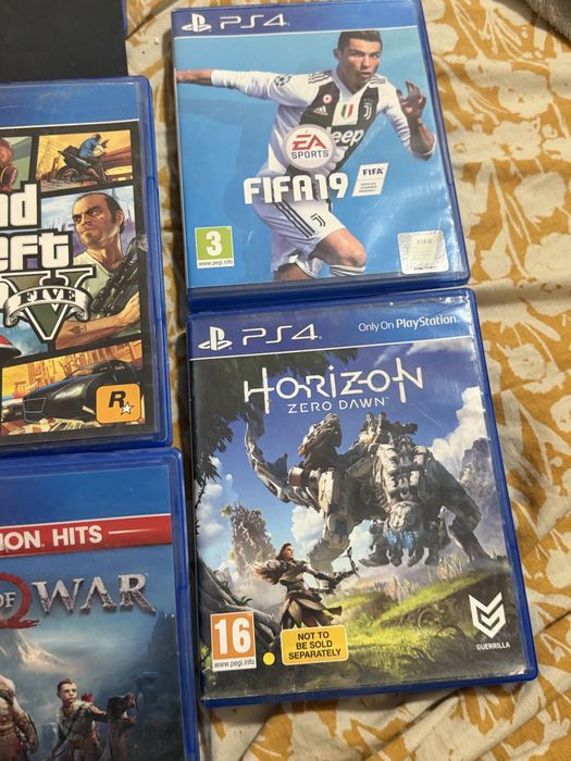 PlayStation 4 Slim 500 GB + 10 jocuri – fără manetă