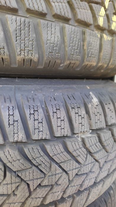 Roți de  iarnă  Nissan 215/65/R16 DUNLOP