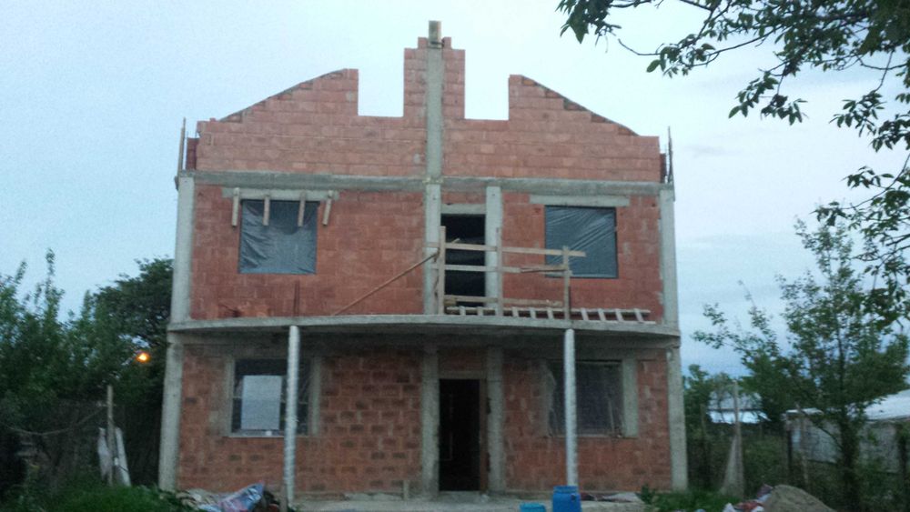 Casa de 360mp cu teren in tecuci