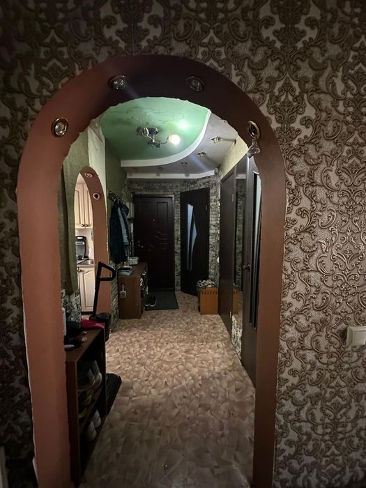 Продам двух комнатную квартиру