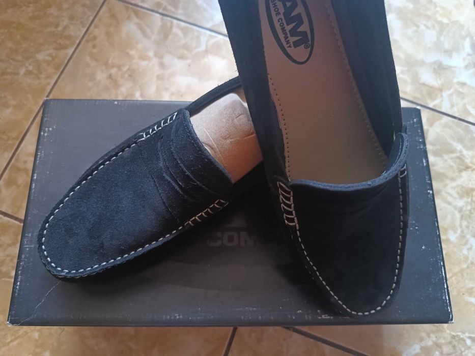 Pantofi bărbați din piele intoarsa eleganți.