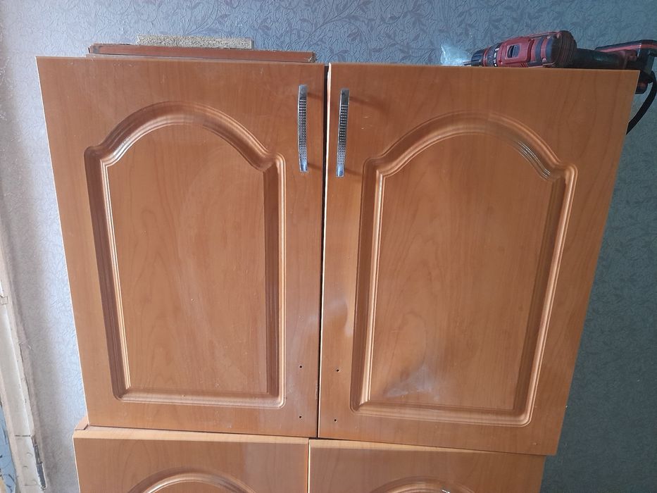 Продам 2ковра и два шкафа