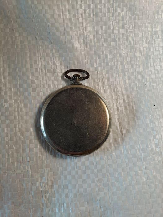 Продавам часовник за ремонт